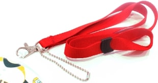 MEGAキーホルダーにはネックストラップ（赤）とボールチェーンが両方付きます