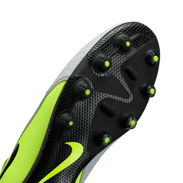 ナイキ サッカースパイク ファントムGX 2 アカデミー HG